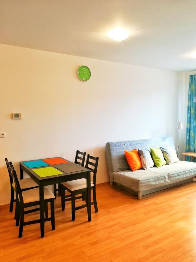 Apartment Promenada ปอดเยบราดิ ภายนอก รูปภาพ