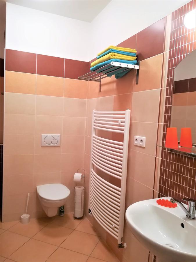 Apartment Promenada ปอดเยบราดิ ภายนอก รูปภาพ